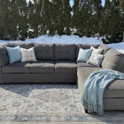 Free Delivery🚗 Ashley Furniture Gray Sectional with Chaise