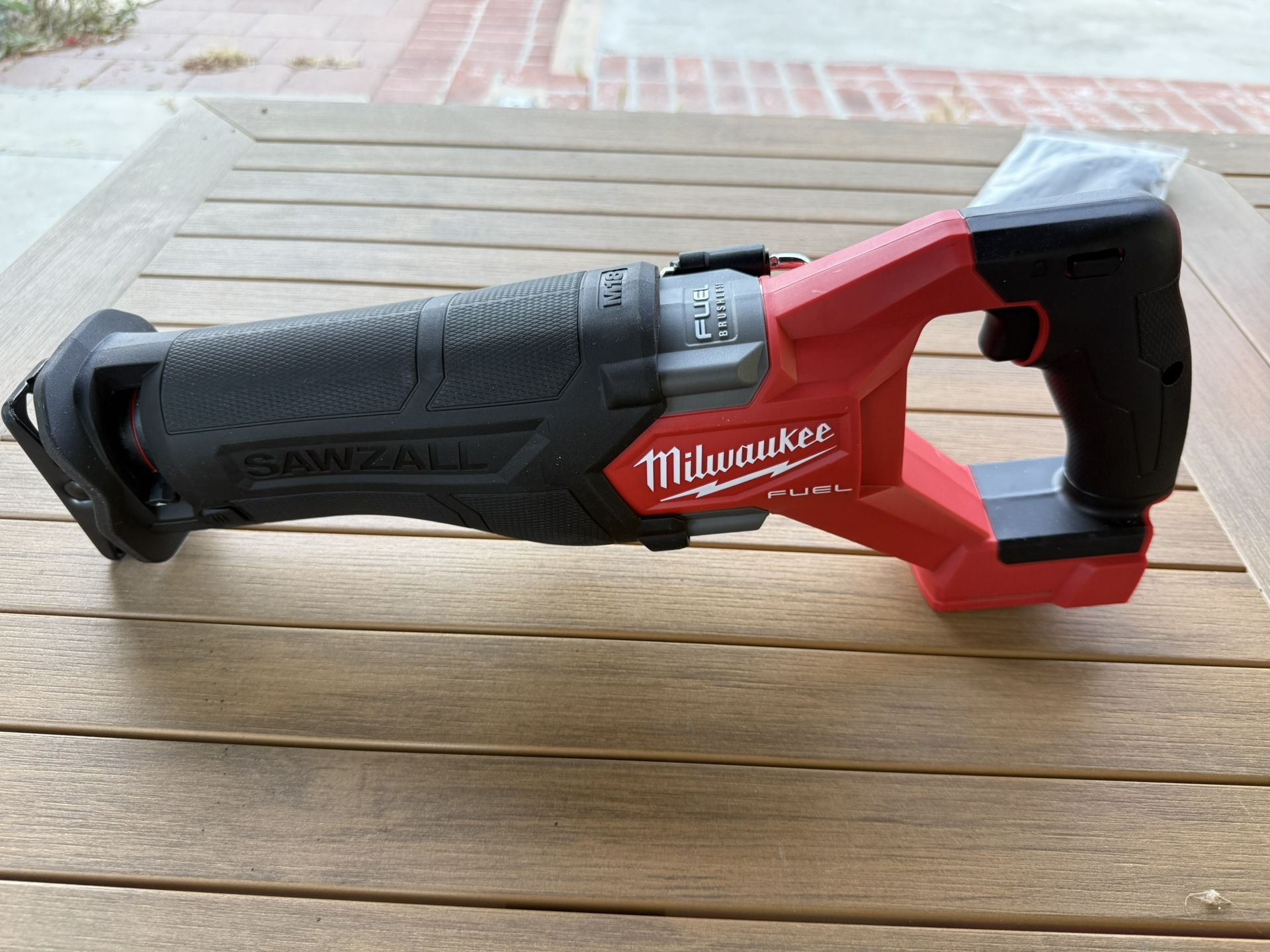 Milwaukee Fuel Saw Saw New 