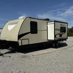 2017 Winnebago Minnie 2401rg