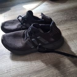 Addidas Men  Size 9