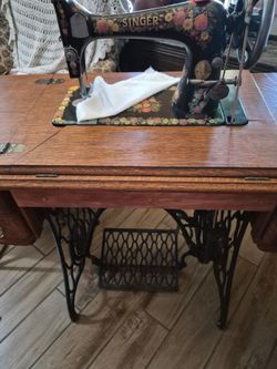 Singer 27.  Serviced and clean