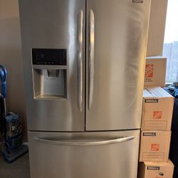 Frigidaire Gallery 28 cubic foot Refrigerator 