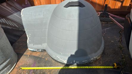 Dog Igloo large dog house $30