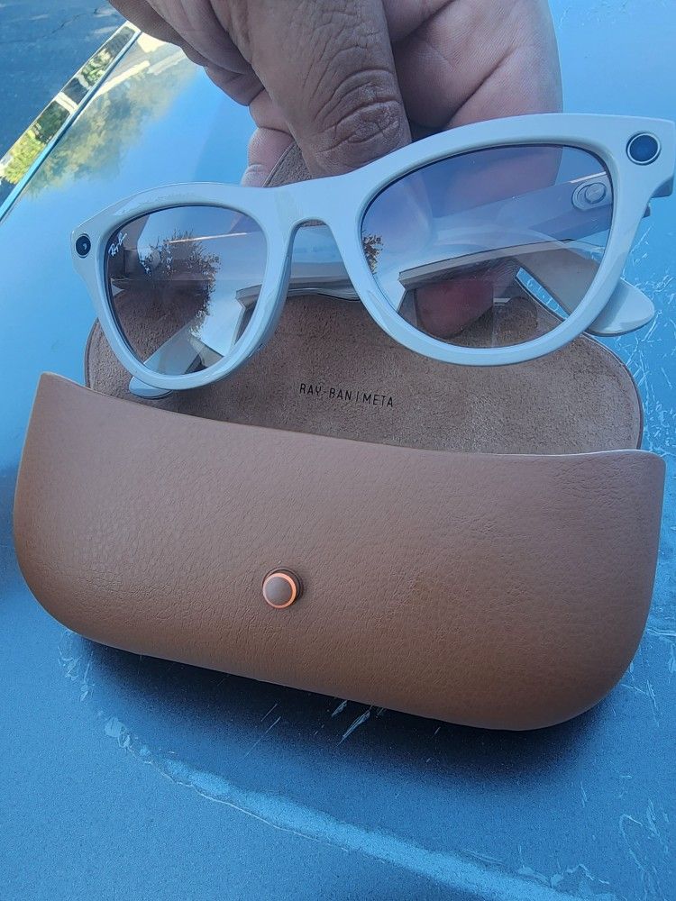 Ray-Ban Skylar Smart Glasses Love Stream Light gray RARE COLOR like New
