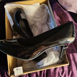 NEW!! size 9.5 Blk Pumps