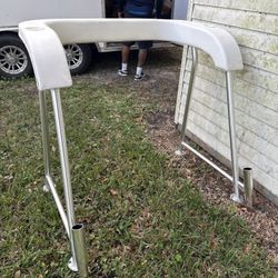 Stainless steel boat leaning post.