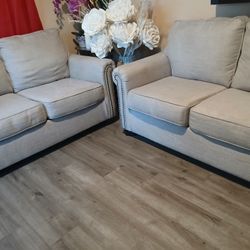 2 SOFAS BUENAS CONDITIONS  POR 2