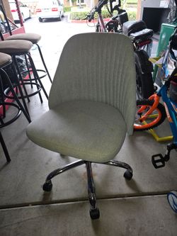 Light Gray Upholstered Office Chair