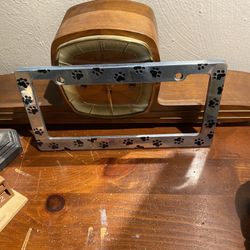 Metal Dog Paws License Plate Bracket