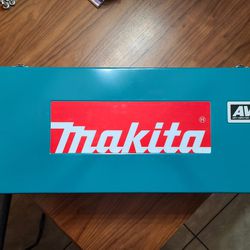 Makita’s Reciprocating Saw with AVT (model JR3070CT) delivers superior power and performance with less vibration.