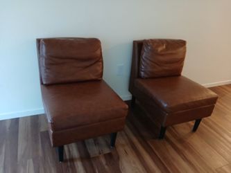 2 Brown Accent Chairs – $20 for Both
Two brown faux leather chairs for sale
