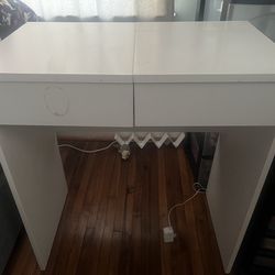 Children’s make-up vanity