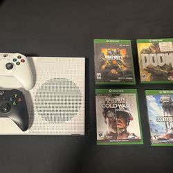 XBOX 360 S 1, 2 CONTROLLERS, GAMES