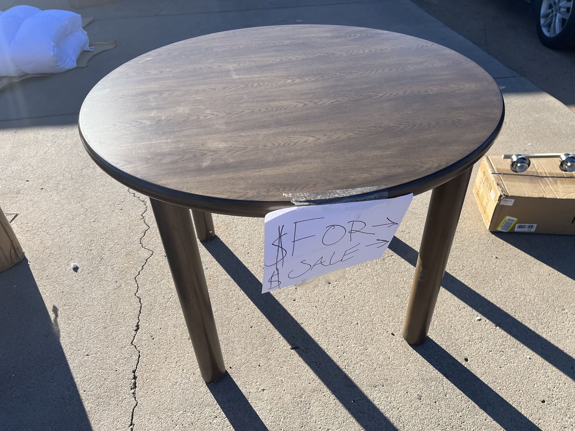 Round Dining Table 