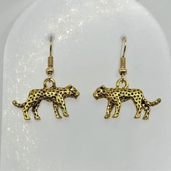 🐆 Pretty & funky gold tone cheetah leopard charm earrings - two sided