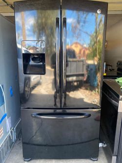 Refrigerator black
