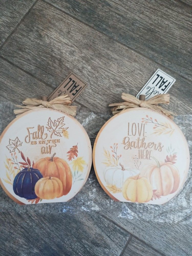 2Pcs Wooden Fall Decor Pumpkin Shape Letters Signs Table Desk Ornaments for Thanksgiving Farmhouse Centerpieces