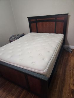 Queen Size Bedframe+ Mattress+box Springs