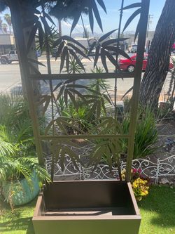 Garden art piece of on wheels