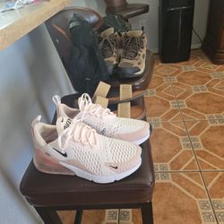 Shoes Size 8 And Set Knee Elbow Gloves All Four For 50