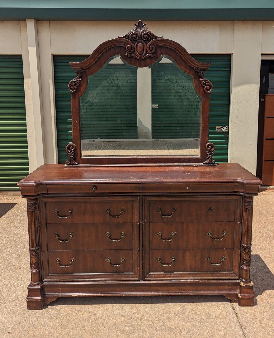 Pulaski Beckenham Dresser With Mirror