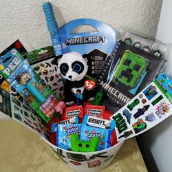 MINECRAFT, VALENTINE'S DAY GIFT BASKET. ( PICK UP IN MODESTO.)