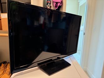 Samsung 24" Full HD LED TV includes remote