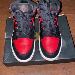 Jordan 1 mid ‘Banned’