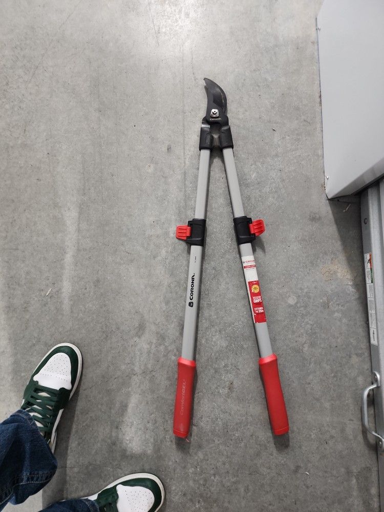 Corona Extended Loppers For Cutting Branches 