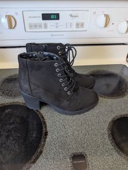 Soda Heeled Ankle Boots. Woman's Size 10