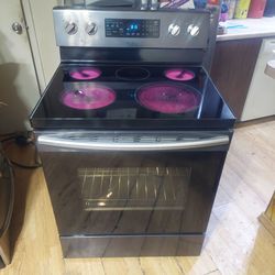 Samsung,  Black Stainless And Black, 5 Burner glass top stove with Dual Function self-cleaning Convection oven works excellent