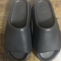 Men’s Size 7 Adidas Yeezy Onyx Slide