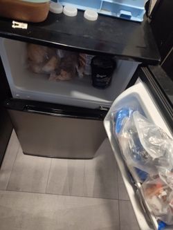 SPT Mini Refrigerator And Freezer