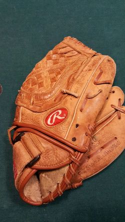 Size 11.5 Rawlings glove for kid