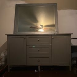 Dresser With Mirror