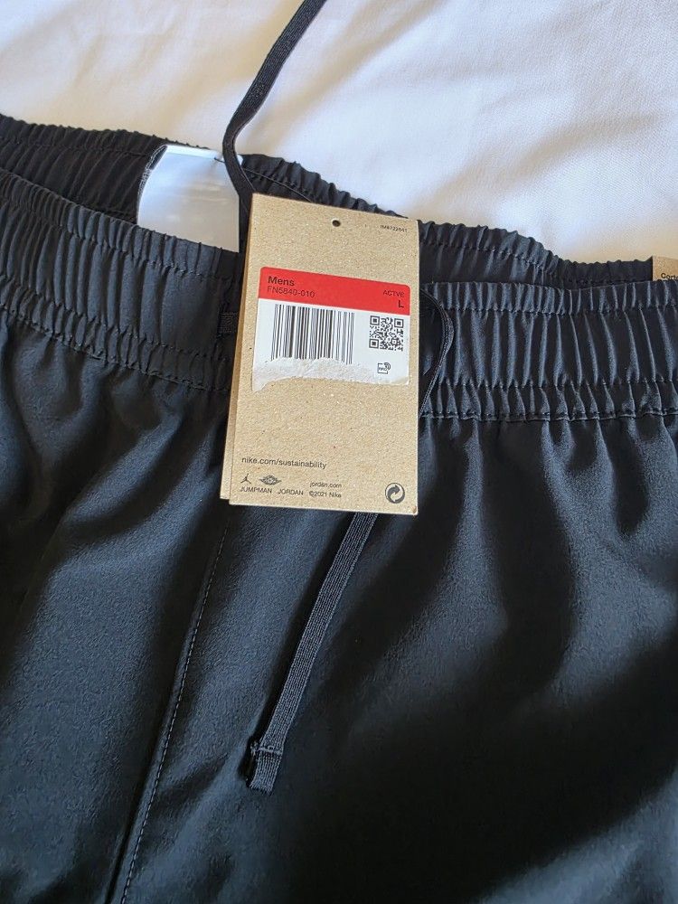 Jordan's Men Windbreaker pants.LARGE New