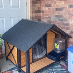 Large Insulated Wood Dog House Brand New