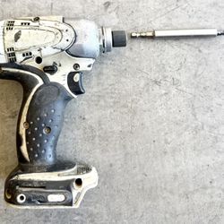 Makita Rechargeable Impact Driver 18V White Body