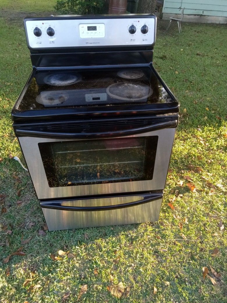 Frigidaire Black Stainless Smooth Top