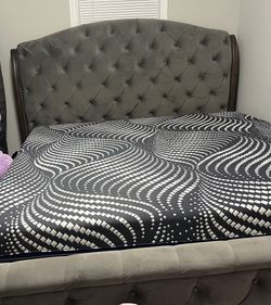Like New King Bed With Like New Mattress Please Make Reasonable Offer.  Not Free  