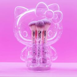 IMPRESSIONS VANITY- Hello Kitty®  6-PC Brush Gift Set