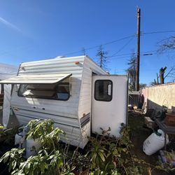 25 Foot Wildwood Trailer W/ Slideout