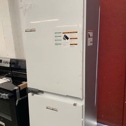 Fisher & Paykel 30” panel ready Column Bottom Freezer refrigerator with Ice and Water dispenser