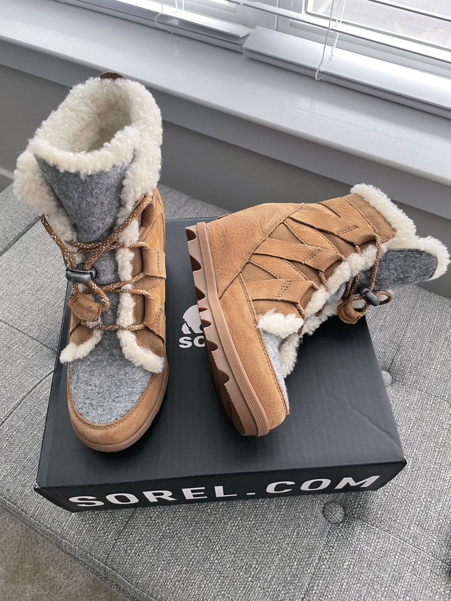 Sorel Womens Boots Size 7.