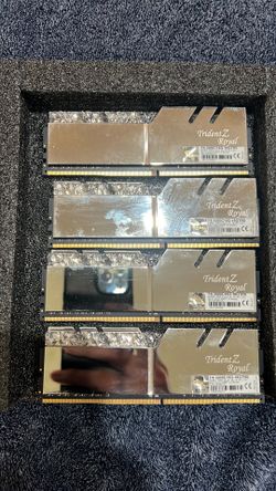 G.Skill Trident Z Royal DDR4 32GB (4x8GB) 3000MHz RGB RAM Silver