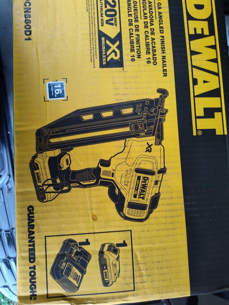 DeWalt Cordless 20v Angled Finish Nailer Kit
