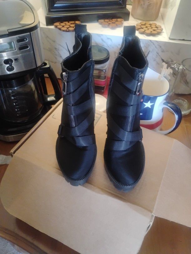 Detogni Chic Black Heeled