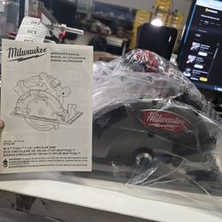 M18 FUEL 18V Lithium-lon Brushless
Tideunte'
Akitwvautce
Cordless 7-1/4 in. Circular Saw (Tool- Only)