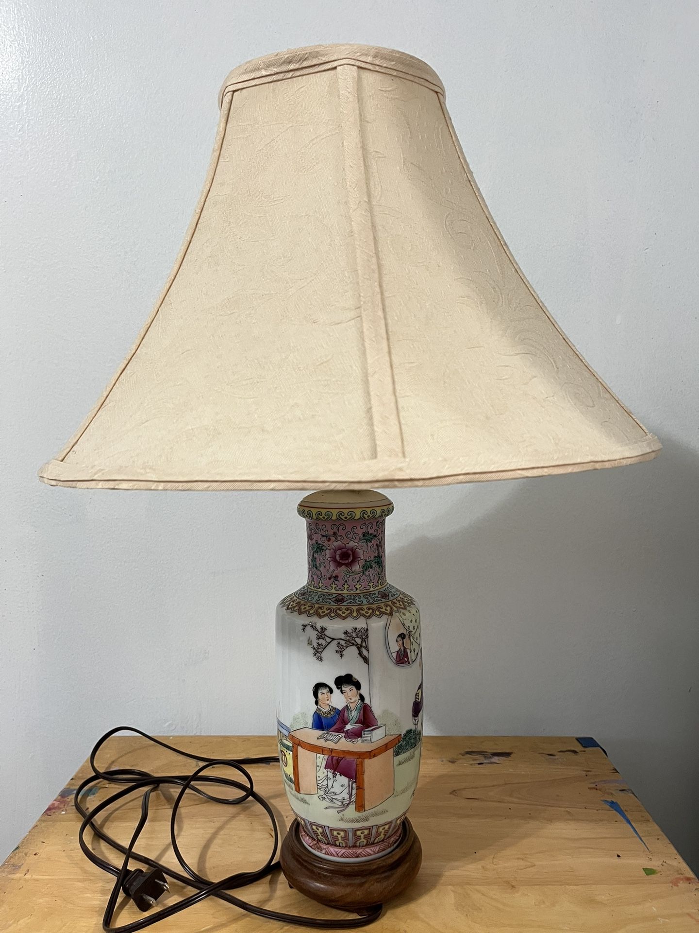 Vintage Chinese Porcelain Lamp