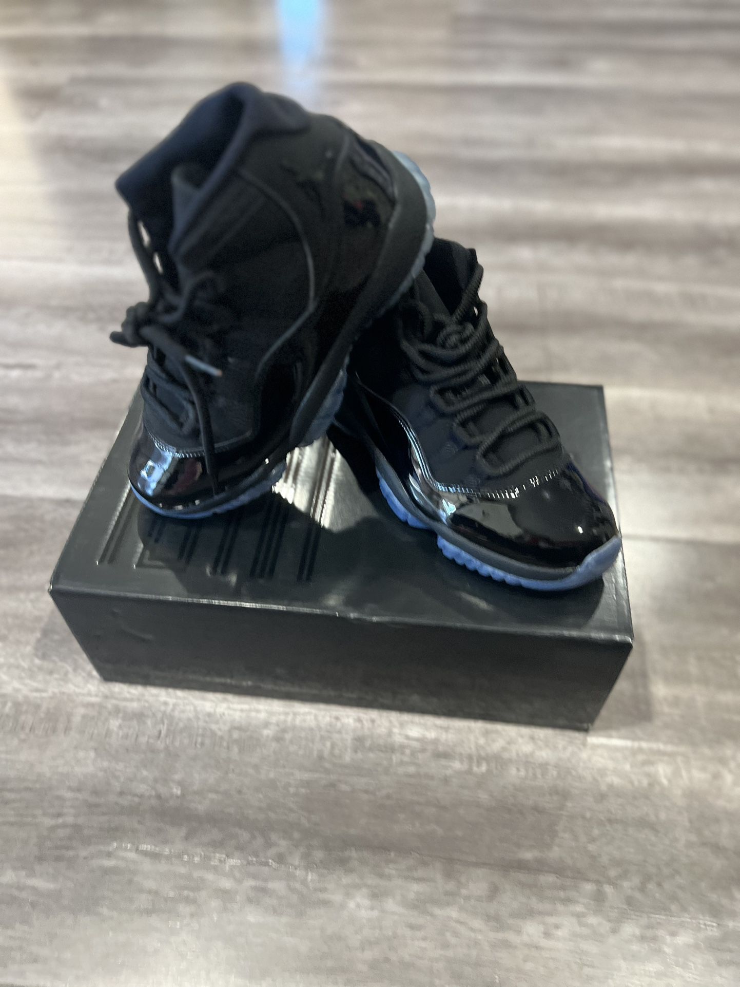 Jordan Men Size  7, 7.5, 9, 9.5, 10, 10.5, 11, 12, 13